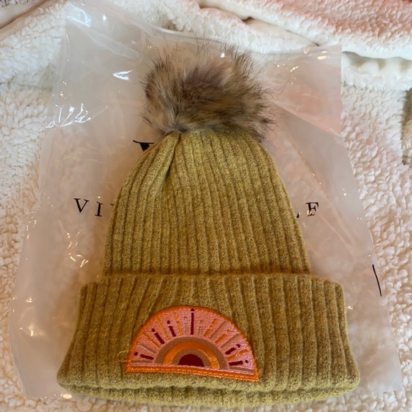 Virginia Wolf Sunday beanie NWT - Picture 1 of 3
